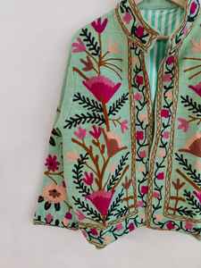 Veste Suzani en coton faite à la main, style bohème, brodée, tribale, vintage, style ouzbek, vêtement d'extérieur pour festival - Product Image 3