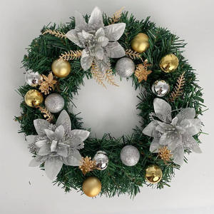 Guirlande <span class=keywords><strong>de</strong></span> Noël suspendue en plastique avec boule et anneau en rotin vert simulé pour décoration intérieure <span class=keywords><strong>de</strong></span> Noël - Product Image 4