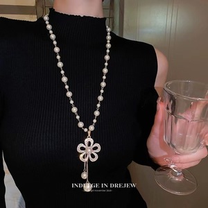 Fabricante al por mayor collar femenino <span class=keywords><strong>de</strong></span> alta gama versátil suéter <span class=keywords><strong>de</strong></span> <span class=keywords><strong>perlas</strong></span> largas simples con accesorio <span class=keywords><strong>de</strong></span> cadena <span class=keywords><strong>de</strong></span> eslabones <span class=keywords><strong>de</strong></span> aleación - Product Image 2
