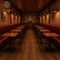 Ensemble de mobilier de restaurant Ron Group Commercial Cafe : banquette en cuir à dossier haut, table carrée en bois et chaises.