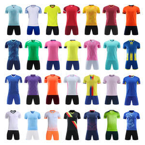 เสื้อฟุตบอลประเภท FCB เสื้อฟุตบอลลายทางสีน้ำเงินแดงพิมพ์โลโก้ที่กำหนดเองผ้าระบายอากาศสำหรับผู้ชายแฟนเยาวชนสั่งซื้อจำนวนมาก - Product Image 2