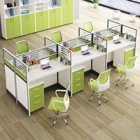 Poste de travail en L pour 2 à 4 personnes, bureau multi-personnes avec cloison et rangement, design d'entreprise moderne