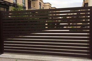 Vente en gros <span class=keywords><strong>de</strong></span> panneaux <span class=keywords><strong>de</strong></span> confidentialité modernes décoratifs noirs faciles à assembler en aluminium sans creuser Panneaux à lamelles horizontales pour application <span class=keywords><strong>de</strong></span> sécurité - Product Image 6