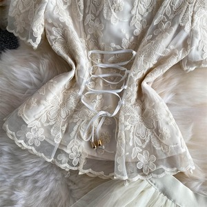 Vestido de lujo ligero francés con encaje y lentejuelas, top sin mangas con cuello en V, falda maxi de gasa con flores 3D y bordados, corte en A, cintura natural - Product Image 2