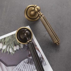 Poignées <span class=keywords><strong>de</strong></span> <span class=keywords><strong>porte</strong></span> <span class=keywords><strong>de</strong></span> luxe <span class=keywords><strong>en</strong></span> alliage <span class=keywords><strong>de</strong></span> zinc massif, style rétro, serrure française silencieuse à base magnétique ronde, finition <span class=keywords><strong>bronze</strong></span> antique - Product Image 5