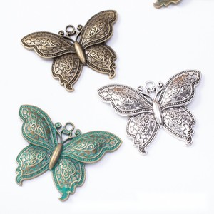 <span class=keywords><strong>Breloque</strong></span> papillon ajourée en alliage de zinc pour accents de bouquet de mariage en plein air - Product Image 1