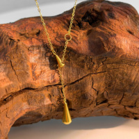 Collier minimaliste en forme de Y avec pampilles pour femme, en acier inoxydable plaqué or 18 carats, pendentif goutte d'eau, chaîne résistante à la décoloration