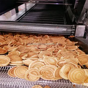 Endüstriyel konveyör büyük Nugget balık kızartma hattı tavuk fıstık fritöz makinesi sürekli Lotus kök fritöz makinesi
