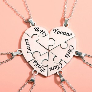 Collier personnalisé de Puzzle de cœur en acier inoxydable, collier de famille de Puzzle personnalisé de meilleurs amis - Product Image 1