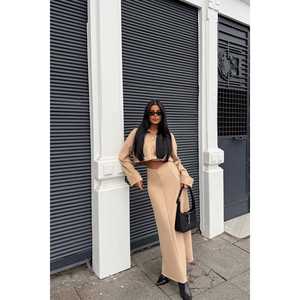 Traje Formal Beige con Botones al Frente - Product Image 5