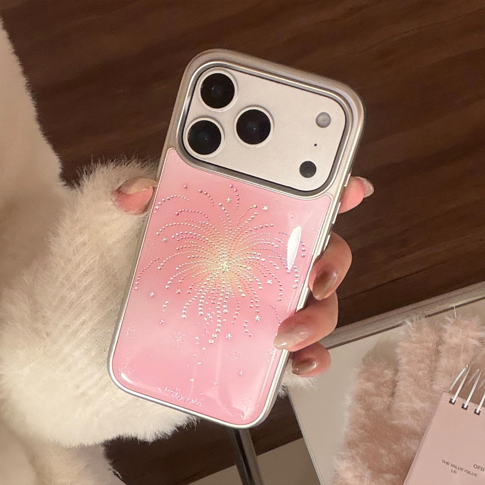 ผงทองขอบเงินเปล่งประกายดุจดอกไม้ไฟ