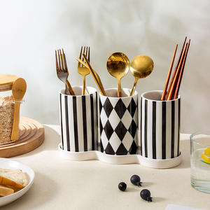 Ensemble de porte-baguettes en céramique moderne avec motifs rayés et diamantés pour l'organisation de la cuisine - Product Image 3