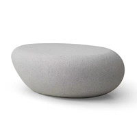 Table basse ovale irrégulière Chazhi Feng en résine blanc cassé effet pierre véritable, style moderne et minimaliste, pièce d'art pour maisons d'hôtes et usage extérieur