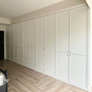 Système d'armoires shaker blanches de luxe pour grandes vestiaires, meubles encastrés contemporains avec finitions haut de gamme - Product Image 2