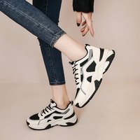 Chaussures pour femmes Vente en gros Baskets à semelle épaisse augmentant la hauteur