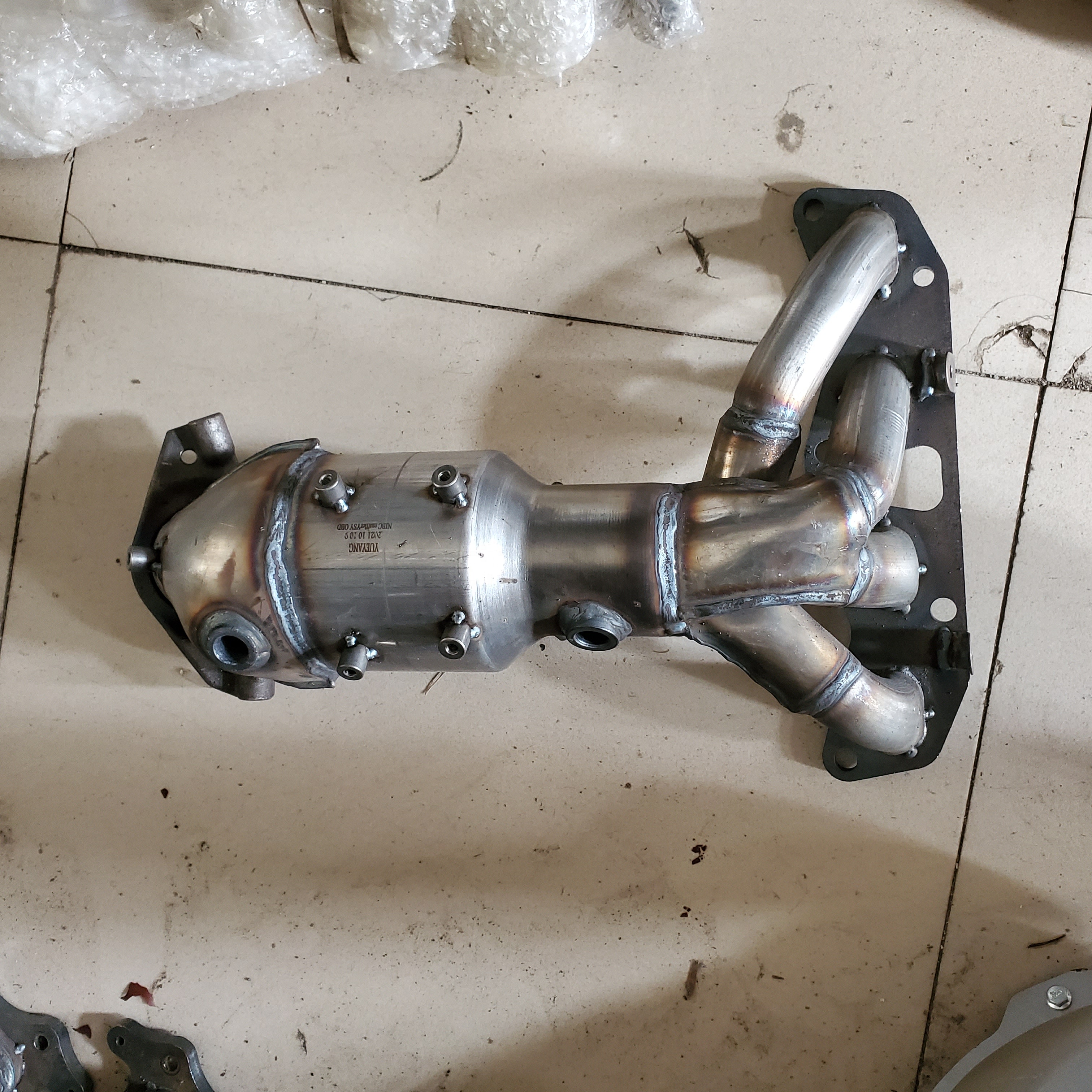 日産キックスエンジン用自動車排気触媒マニフォールドEuro4触媒