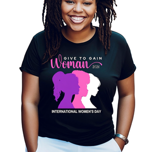 T-shirt da donna Give To Gain per la Giornata Internazionale della Donna 2026, casual, girocollo, a maniche corte, in jersey stampato 100% cotone - Product Image 1