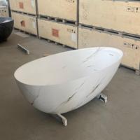 Baignoire autoportante en pierre composite à texture marbrée rayée personnalisée, massage à air, design moderne pour salle de bain