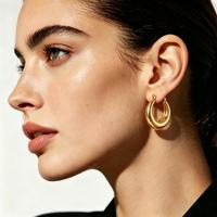 Boucles d'oreilles pendantes rondes creuses classiques et tendance en acier inoxydable plaqué or 18 carats