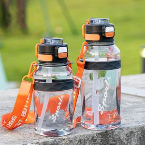 Botella de Agua Deportiva de Plástico Transparente de Gran Capacidad de 1500 ml con Pajita/Boquilla, Botella de Agua Portátil a Prueba de Fugas para Exteriores - Product Image 4