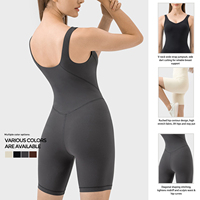 Combinaison courte pour femme à col rond en spandex/nylon avec des caractéristiques de séchage rapide et respirantes pour le yoga, la gym et l'entraînement