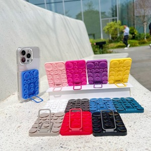 Étui de téléphone en vrac en gros à montage adhésif accessoire de poignée de cellule support de jouet de téléphone portable d'aspiration de silicone avec le support se pliant en métal - Product Image 1