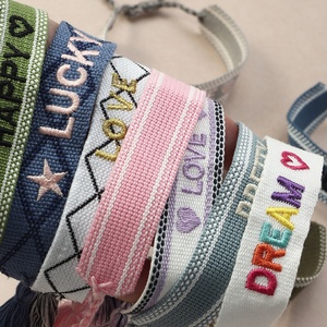 Pulsera <span class=keywords><strong>de</strong></span> Borla con Letras Tejidas a Mano, Bordado <span class=keywords><strong>de</strong></span> <span class=keywords><strong>Amor</strong></span>, Pulseras <span class=keywords><strong>de</strong></span> <span class=keywords><strong>Amistad</strong></span> Ajustables <span class=keywords><strong>de</strong></span> Moda para Mujeres y Hombres, Joyería - Product Image 4