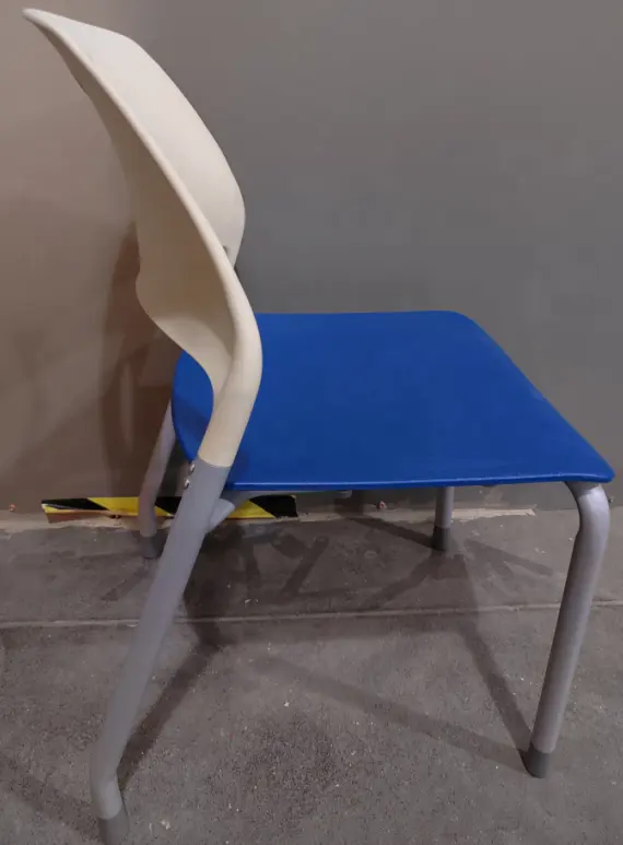 2023 novo design barato plástico empilhável jantar cadeira
