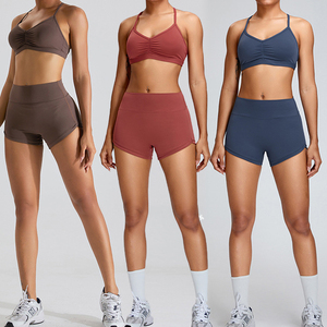 ملابس رياضية نسائية بالجملة، حمالة صدر رياضية متقاطعة الظهر مع شورت ضيق، ملابس لليوغا والجيم واللياقة البدنية - Product Image 1