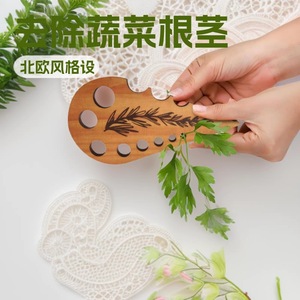 Outil de cuisine en bois à plusieurs trous pour enlever les racines et les tiges des légumes, pour la préparation des herbes - Product Image 1