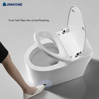 Toilette intelligente minimaliste avec chasse d'eau activée par le pied et filtre à eau sain