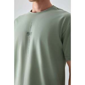 เสื้อยืดผู้ชายพิมพ์ลายทรงโอเวอร์ไซส์ เนื้อผ้าฝ้ายสีเขียวอ่อน หนานุ่ม รุ่น 88373 - ลายกระบองเพชร - Product Image 2