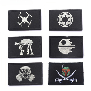 بيع بالجملة شارات المعنويات التكتيكية مجموعة الأفلام والتلفزيون شارة ذراع تطريز مع قفل حلقة هوك - Product Image 2