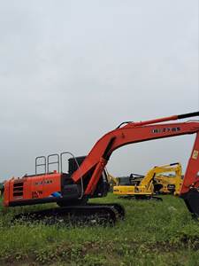 รถขุดตีนตะขาบฮิตาชิ ZX210 มือสองจากญี่ปุ่น ขายดี รถขุดฮิตาชิมือสอง - Product Image 4