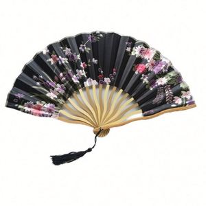 Elegante Abanico Plegable de Seda Blanca, Clásico y Tradicional, Decoración para Bodas, Hogar u Oficina, Grabado Personalizado, Artesanía Folclórica Pintada en Bambú - Product Image 1