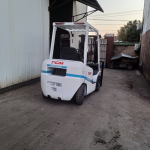 Carretilla Elevadora TCM FD30 Usada de 3 Toneladas, Diésel, Mástil de Dos Etapas, Operación Asentada, Desplazador Lateral Hidráulico, Alta Eficiencia y Bajas Horas de Trabajo, en Venta - Product Image 6