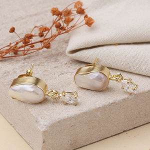 Boucles d'oreilles tendance pour femmes en laiton imitation perle goutte d'eau pour les soirées - Product Image 3