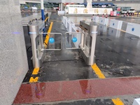 Torniquete de Barrera Abatible de Acero Inoxidable con Motor sin Escobillas, Control de Acceso Biométrico por RFID y Código QR para Parques Comunitarios, CE OEM ODM