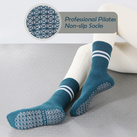 Logo personnalisé de haute qualité Crew Jacquard Logo anti-dérapant Pilates Chaussettes de sport à rayures pour femmes