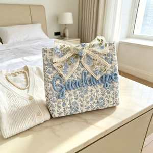 Bolsa de Cosméticos Portátil de Gran Capacidad para Mujer, Estilo Dulce y Fresco, con Bordado Floral de Algodón - Product Image 1