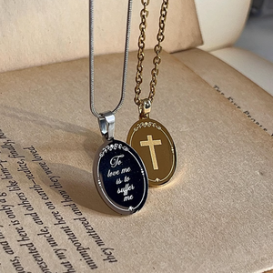 Collana con Ciondolo Ovale Jietao, Impermeabile in Acciaio Inossidabile, Incisione Personalizzata, Croce con Citazione Ispirazionale, Gioielli Religiosi per Donne - Product Image 2