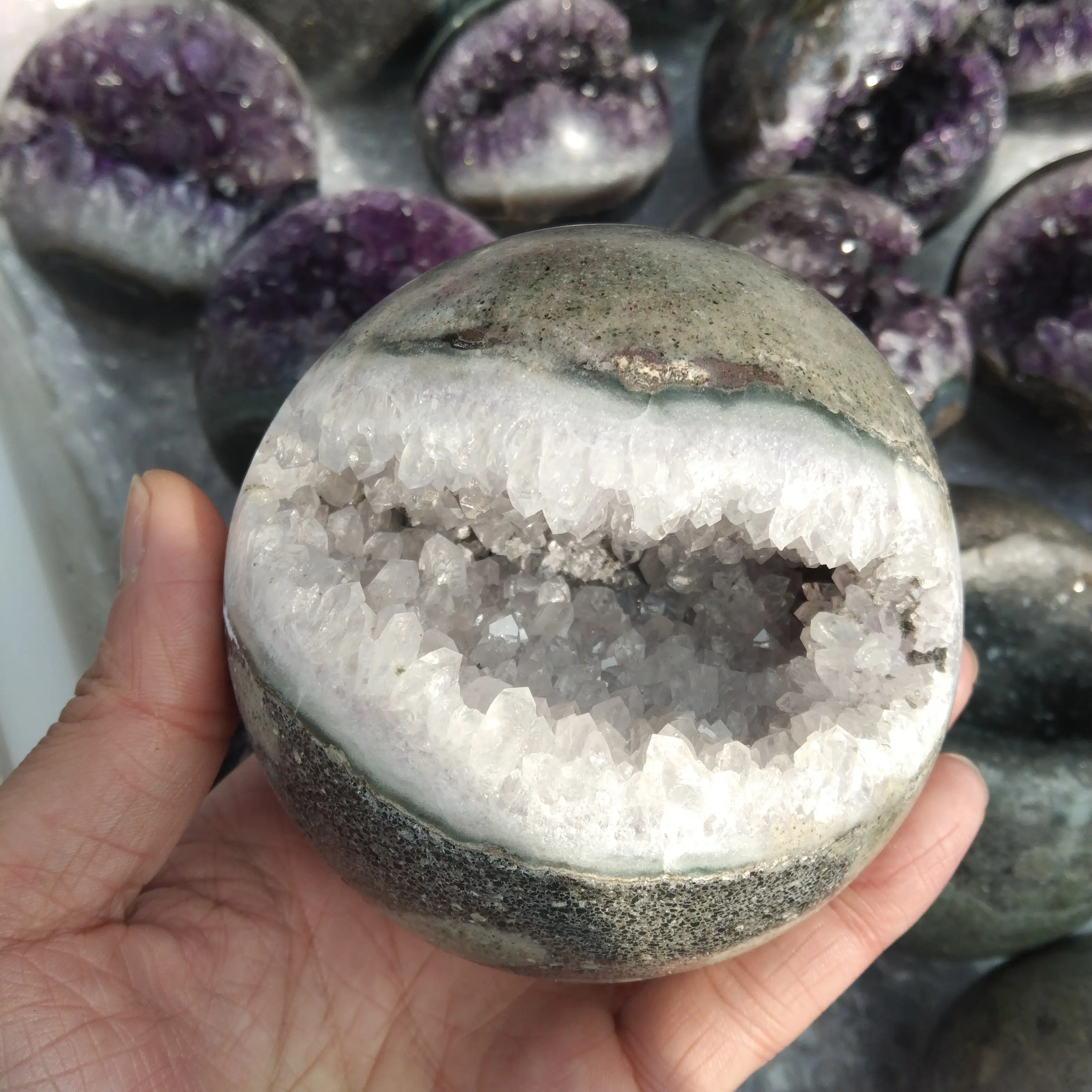 प्राकृतिक किसी न किसी गर्म बिक्री रंगीन आभा नीलम क्लस्टर Geode मुस्कुरा सुलेमानी क्रिस्टल क्षेत्रों