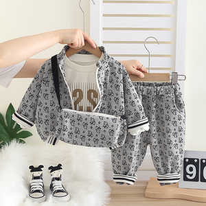 Set Autunnale 2025 per Bambini 0-5 Anni, 3 Pezzi Personalizzabili con Stampa Lettere, Giacca in Cotone, Camicia e Pantaloni con Borsa - Product Image 3