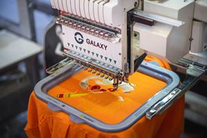 Pour usage domestique GALAXY Machine à broder à tête unique pour chapeau T-shirt Broderie plate de vêtement fini avec <span class=keywords><strong>logiciel</strong></span> <span class=keywords><strong>Brother</strong></span> - Product Image 4