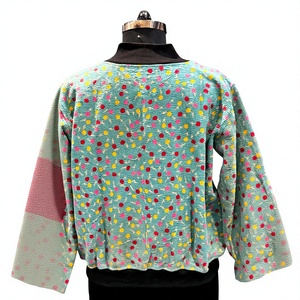Chaqueta Bomber Kantha para Mujer, Acolchada con Parches Florales Rajasthani, 100% Algodón, Transpirable, Diseño Boho Vintage - Product Image 3