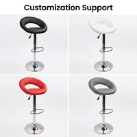 Chaises de bar contemporaines futuristes à dossier creux en forme de O, assise en cuir, base métallique, pivotantes et réglables pour studio d'intérieur haut de gamme