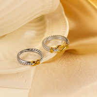 Bague Croix Bicolore en Acier Inoxydable pour Femme, Collection Automne Hiver 2025, Bande Texturée Tressée, Plaqué Or PVD, Bague de Luxe, Idée Cadeau