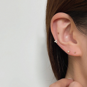 ROXI Pendientes de Plata de Ley 925 con Baño de Oro de 18K, Diseño de Hilo y Triple Perla, Estilo Elegante - Product Image 5