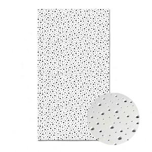 Panneaux <span class=keywords><strong>de</strong></span> gypse acoustique ignifuges Carreaux <span class=keywords><strong>de</strong></span> plafond Plâtre perforé carré avec trous irréguliers Absorption acoustique irrégulière - Product Image 3