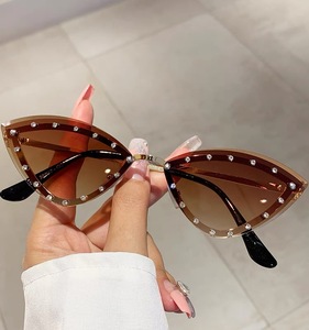 Gafas de Sol de Metal con Remaches Sin Montura, Diseño Ojo de Gato con Espejo, Gafas de Mujer de Lujo - Product Image 3